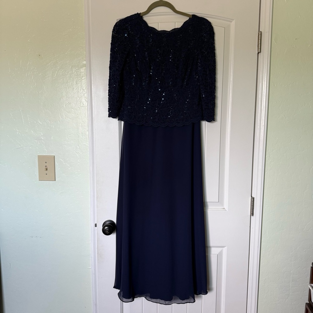 Alex Evenings Long Gown with Sequin Lace Bodice & Chiffon Skirt 8P